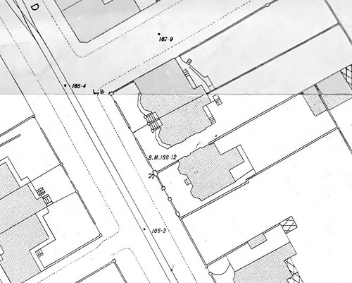 A monochrome map showing the same area; the gardens are not illustrated on this one, and changes have taken place in the buildings.
