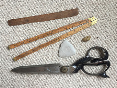 A set of tools lying on a carpet (see description below).